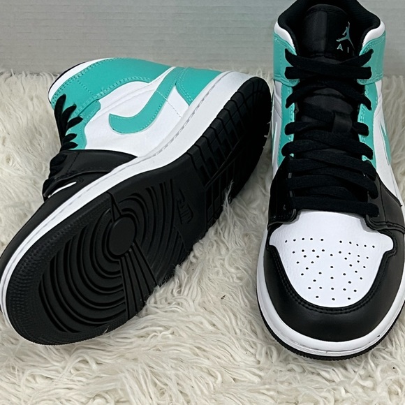 Air Jordan 1 Mid, Tropical Twist - Picture 3 of 11